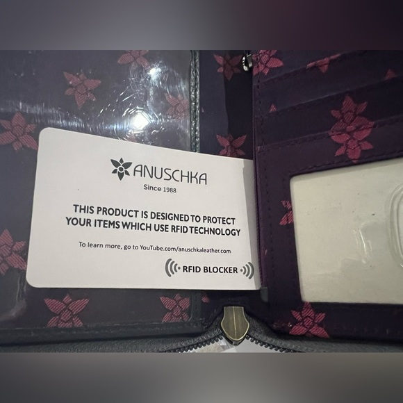 Anuschka 🆕 RFID Lion Magic Passport Organizer Wallet hand painted leather - Picture 5 of 8